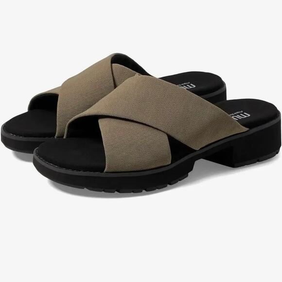 Munro Dekkie Sandals, Size 10.5, New in Box MSRP $160 - Picture 1 of 9